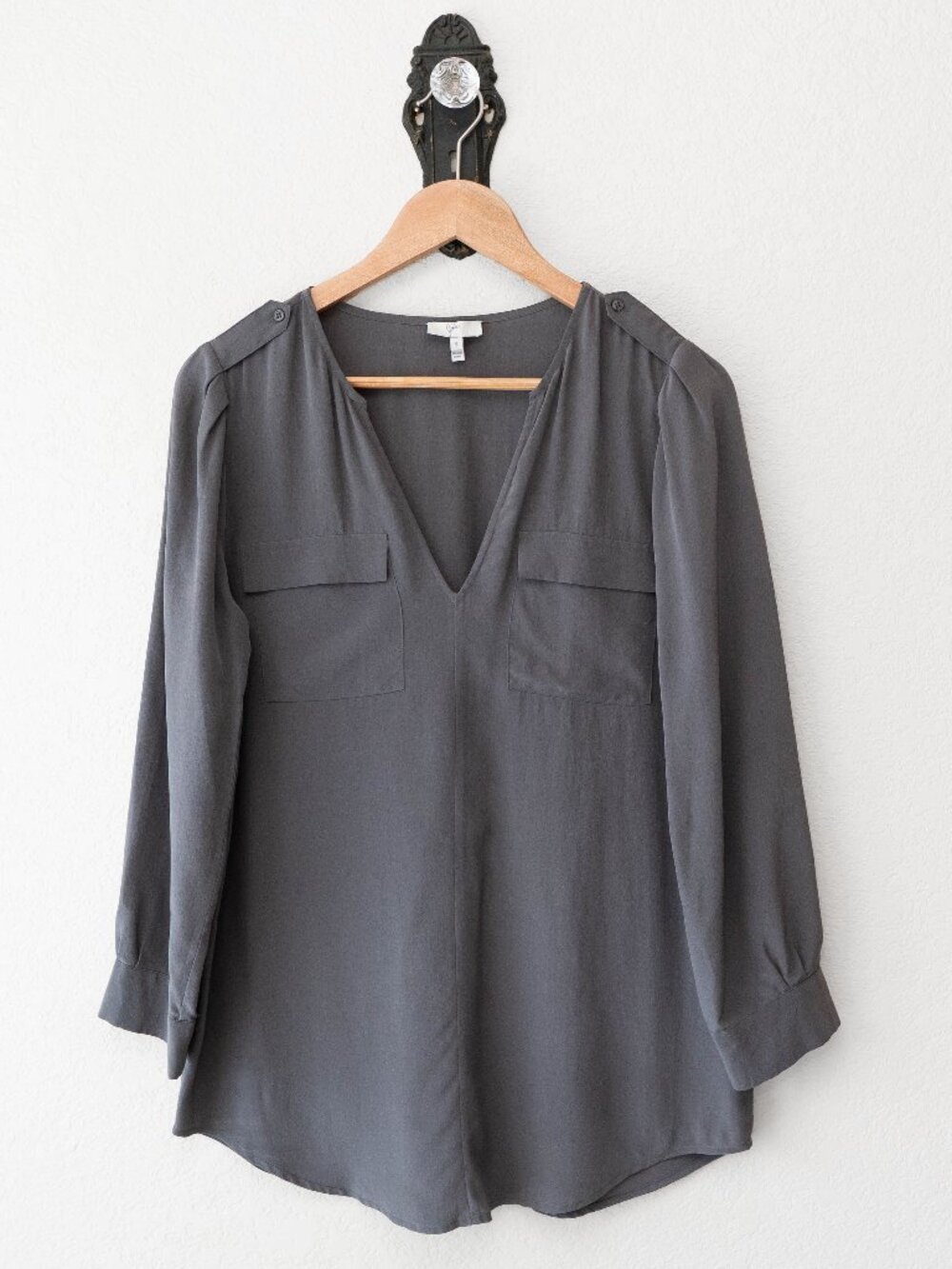 Joie 100% Silk Gray Blouse S V-Neck Pocket Top Long Sleeve Luxury Minimalist